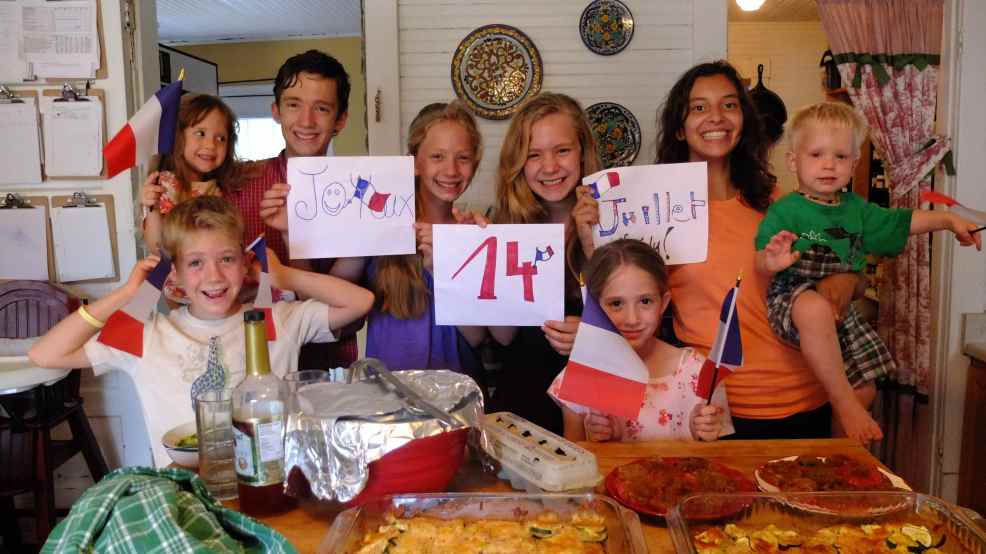 les enfants dans la cuisine 